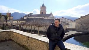 El director de Dignitas Humanae Institute, el británico Benjamin Harnwell, junto a monasterio Trisulti, en el sur de Roma.