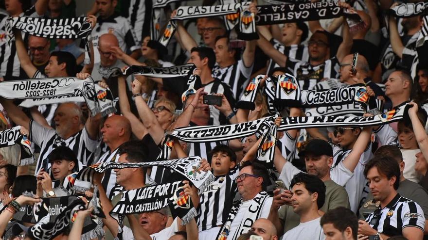 Vídeo | Máxima euforia: Así ha celebrado la afición del Castellón el pase al 'play-off'