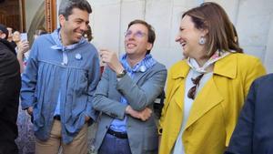 Carlos Mazón, José Luis Martínez-Almeida y María José Catalá, en una mascletà de Valencia en marzo de 2023.