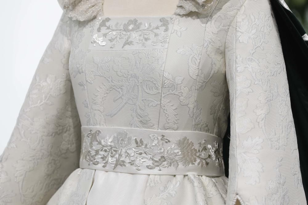 Detalles del vestido de la Reina del Encuentro, María Silla