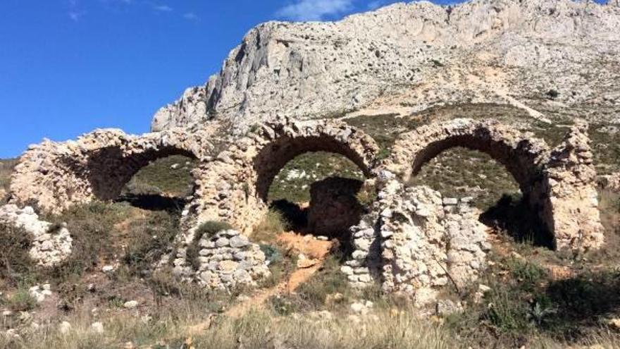 La Serra de Bèrnia, la cima a coronar en el Día de las Montañas