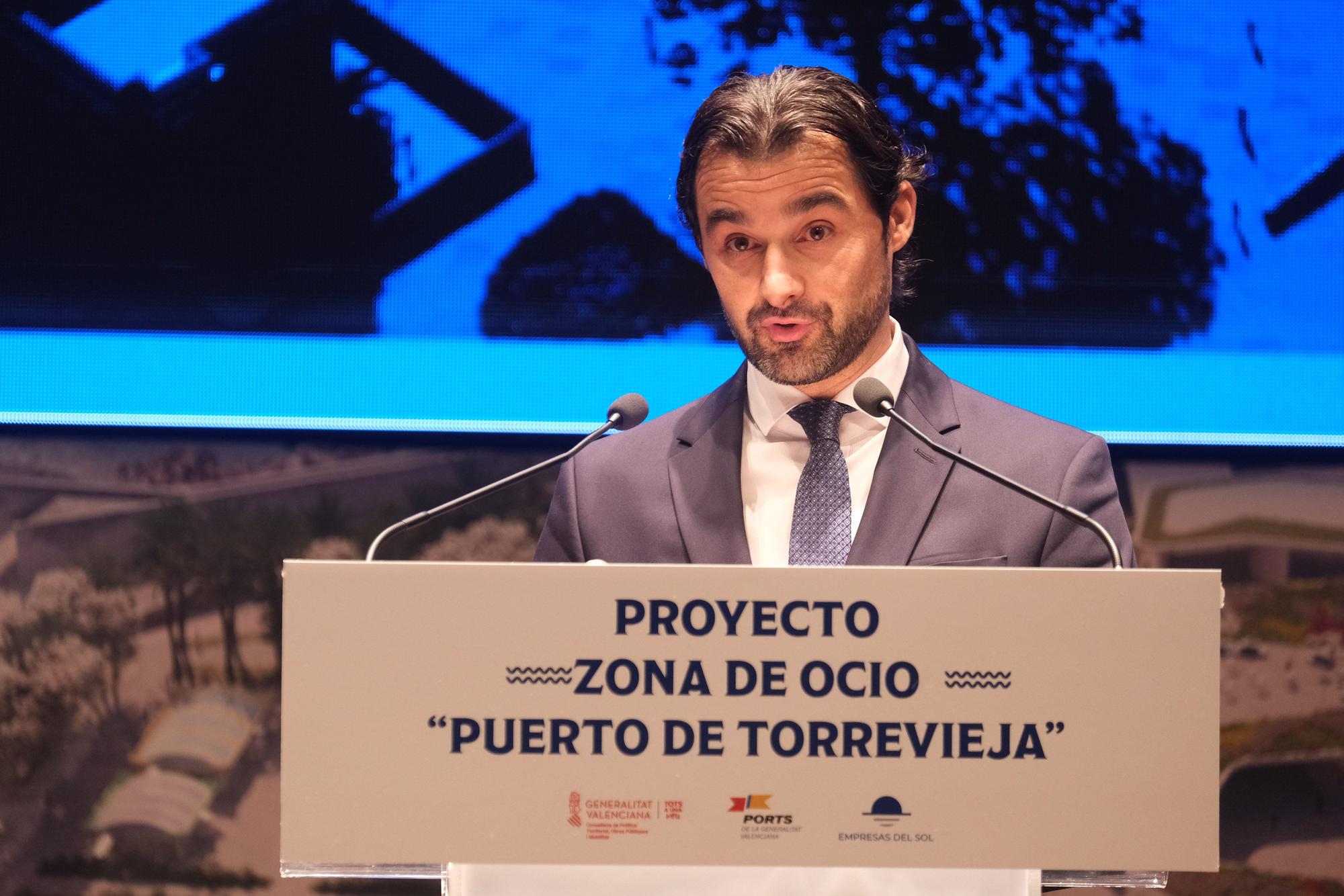 Presentación del proyecto de una nueva superficie comercial y de ocio en la zona portuaria de Torrevieja con la presencia de el presidente Ximo Puig, el conseller Arcadi España, el alcalde Eduardo Dolón y el empresario Enrique Riquelme