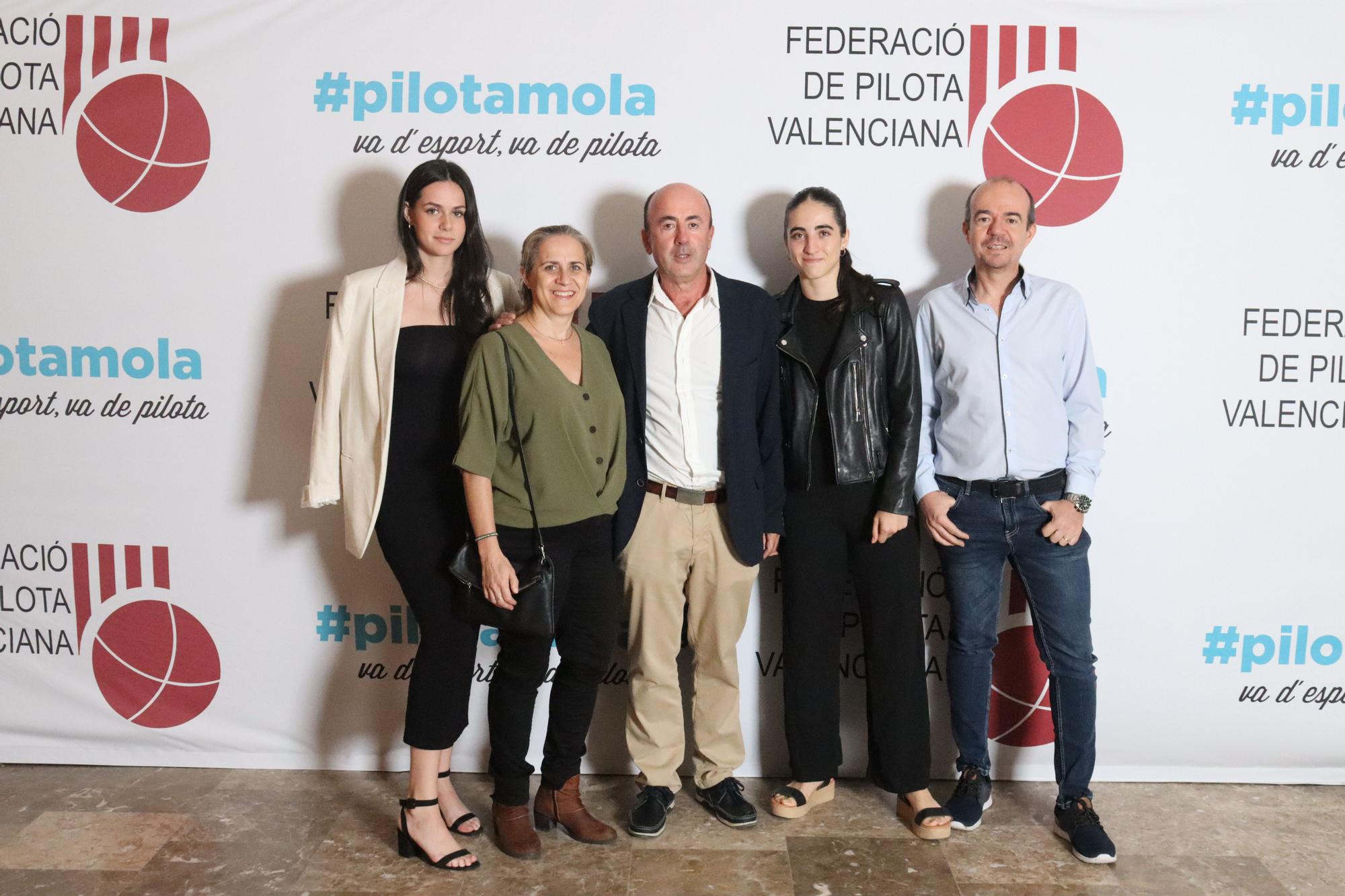FOTO 14 - Victoria Díez, amb la seua família.JPG