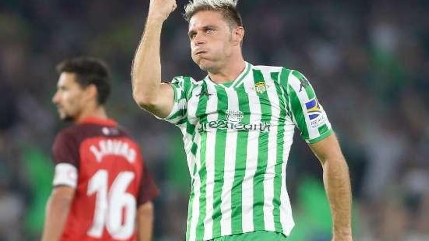 Joaquín celebra un gol ante el Sevilla. // Cristina Quicler