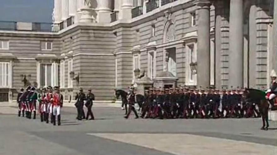 Cambio de guardia en el Palacio Real