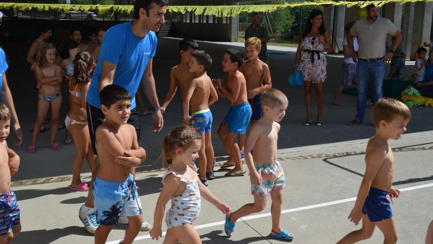 Los niños mosenses durante la fiesta de clausura de los campamentos. / FdV