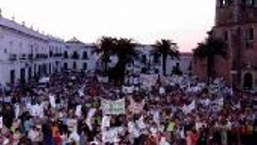 Unas 3.000 personas protestan contra la refinería en Los Santos