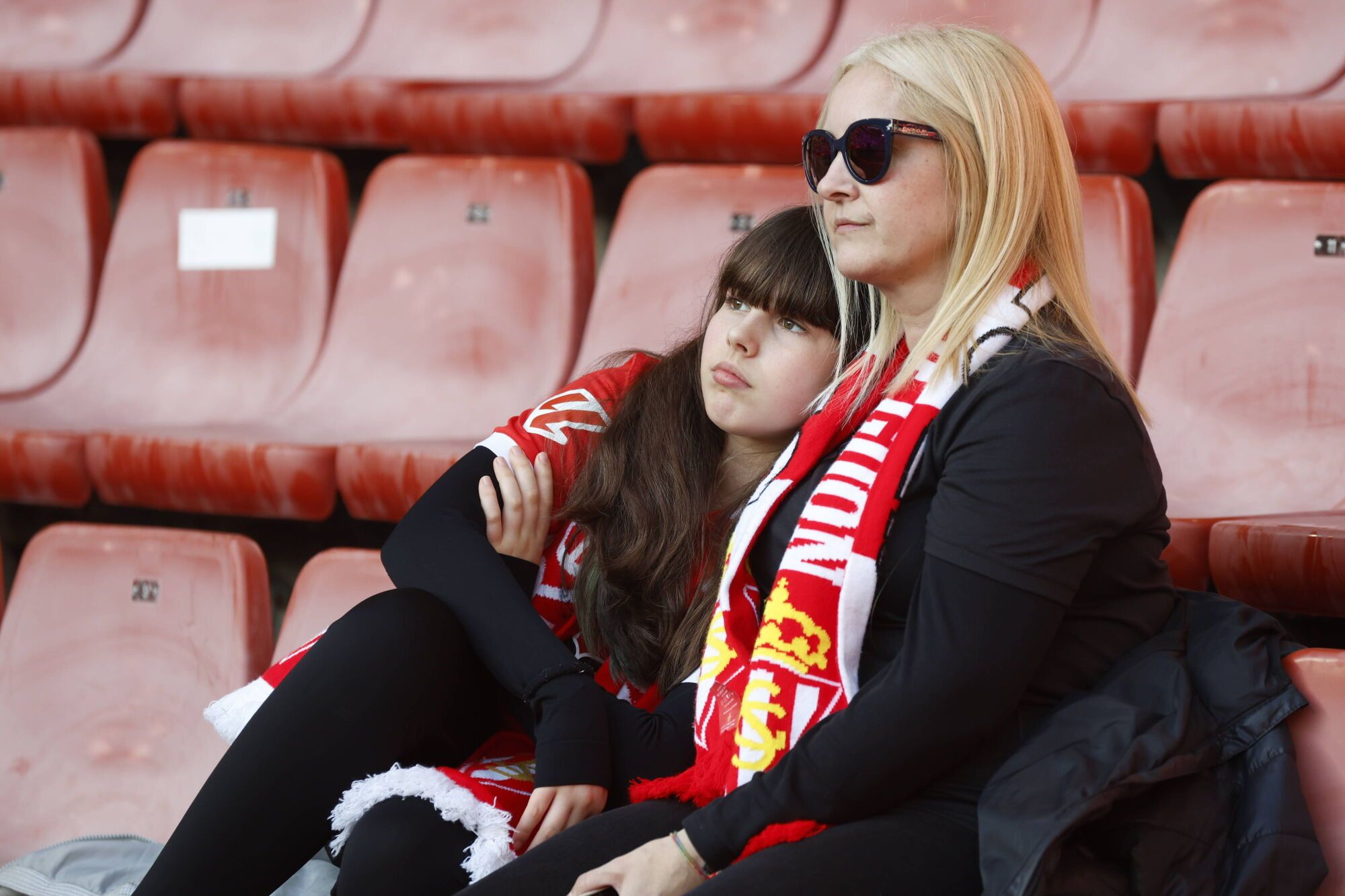 EN IMÁGENES: Gran victoria del Sporting contra el Granada en El Molinón