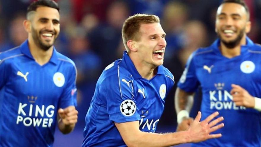 Celebració del segon gol del Leicester marcat per Albrighton