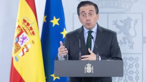 El ministro de Asuntos Exteriores, Unión Europea y Cooperación, José Manuel Albares, ofrece una rueda de prensa acerca de los encuentros que está manteniendo el presidente del Gobierno, Pedro Sánchez, con los portavoces de los grupos parlamentarios, en el