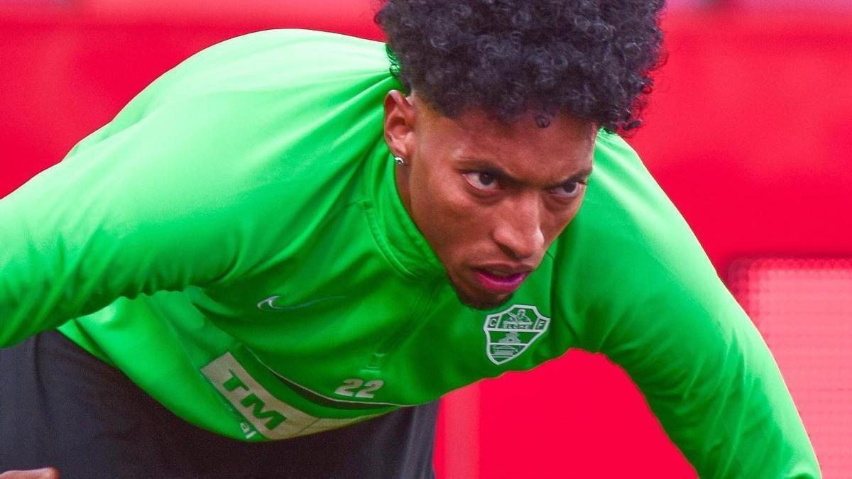 Mojica, durante un entrenamiento con el Elche CF.