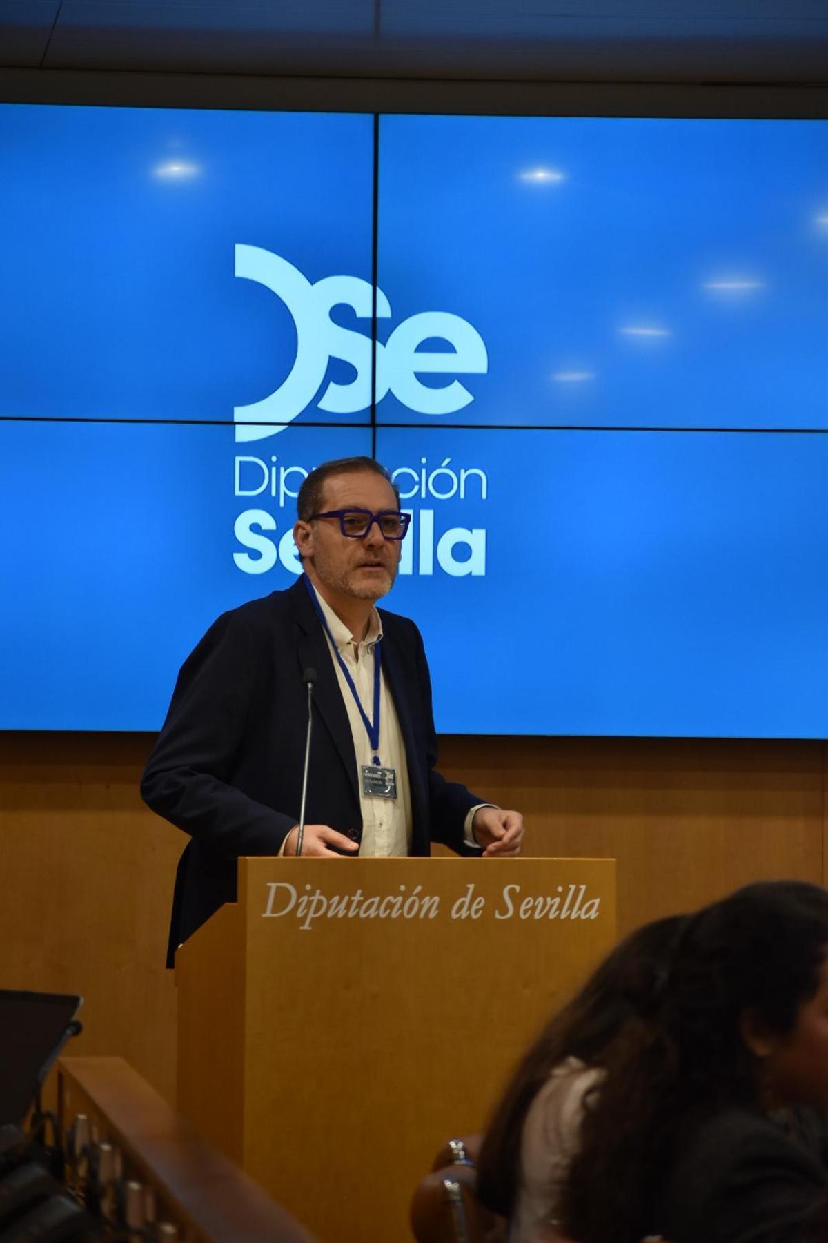 Miguel Molina, coordinador del Aula de Debate de Elche, en un evento similar de este fin de semana en Sevilla