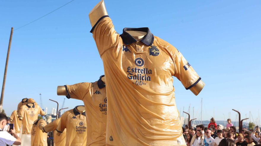 El Deportivo presenta una camiseta homenaje por el 25 aniversario de la Liga