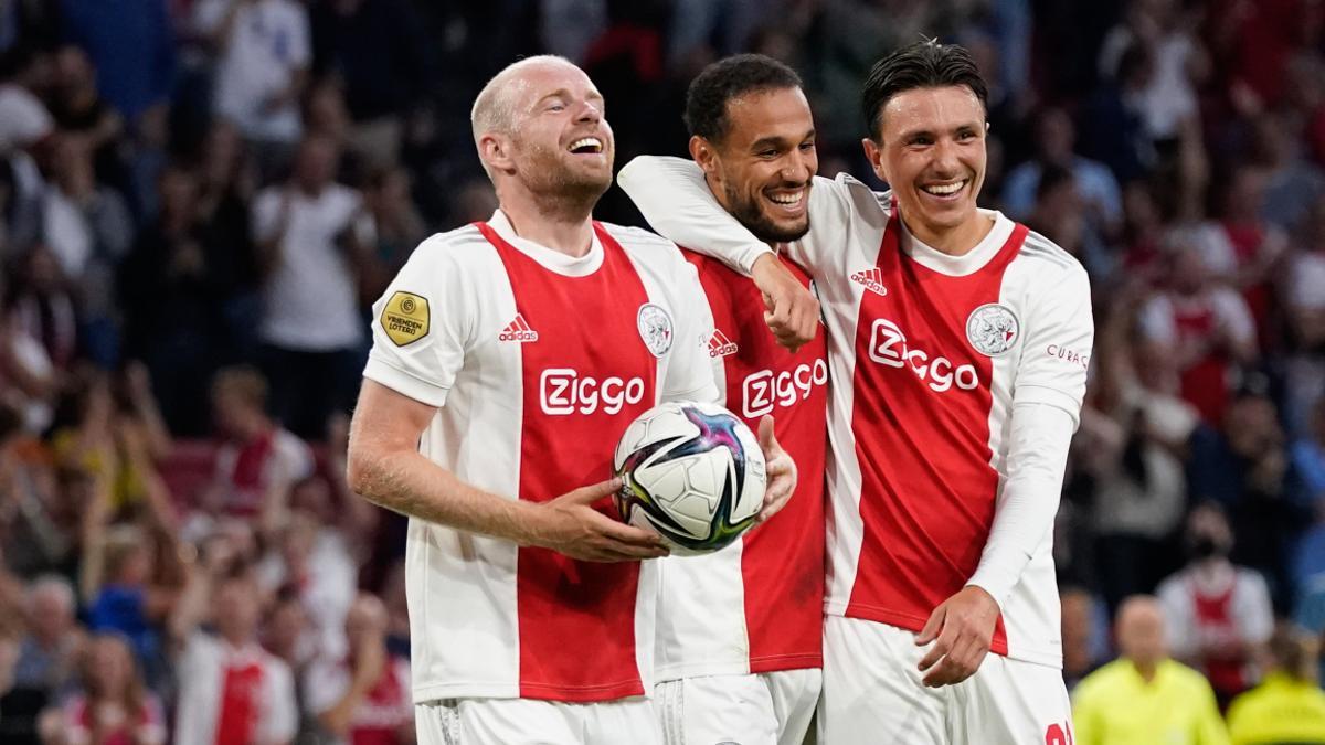 Los jugadores del Ajax celebran uno de los tantos ante el Nijmegen