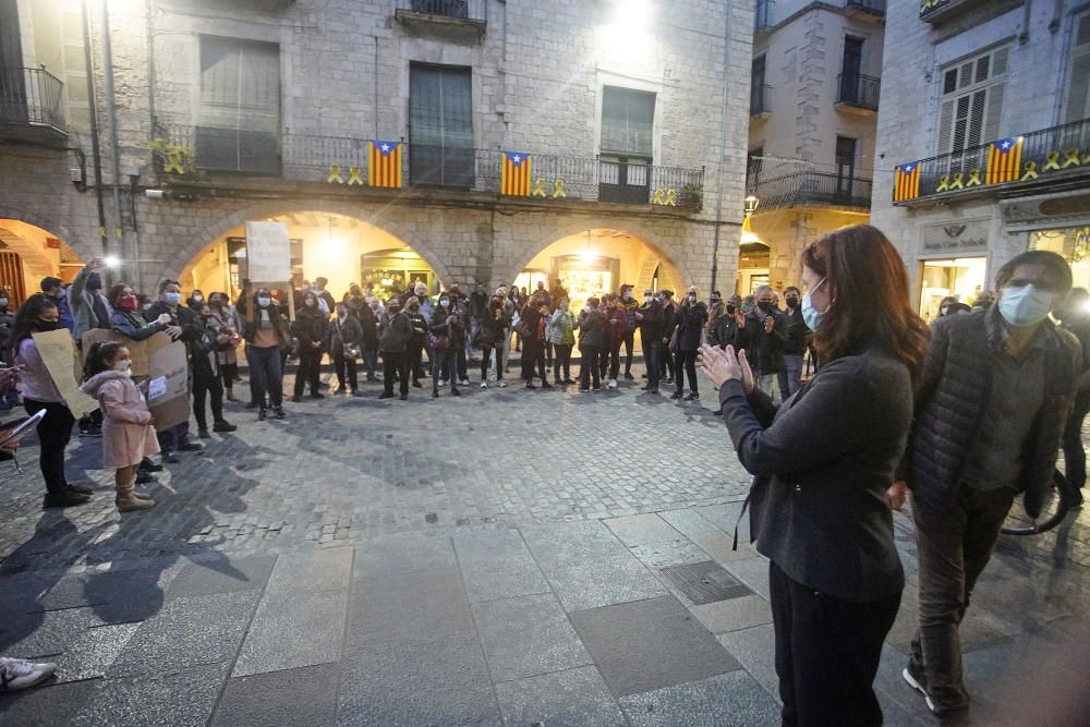 Restauradors i autònoms gironins protesten a la plaça del Vi