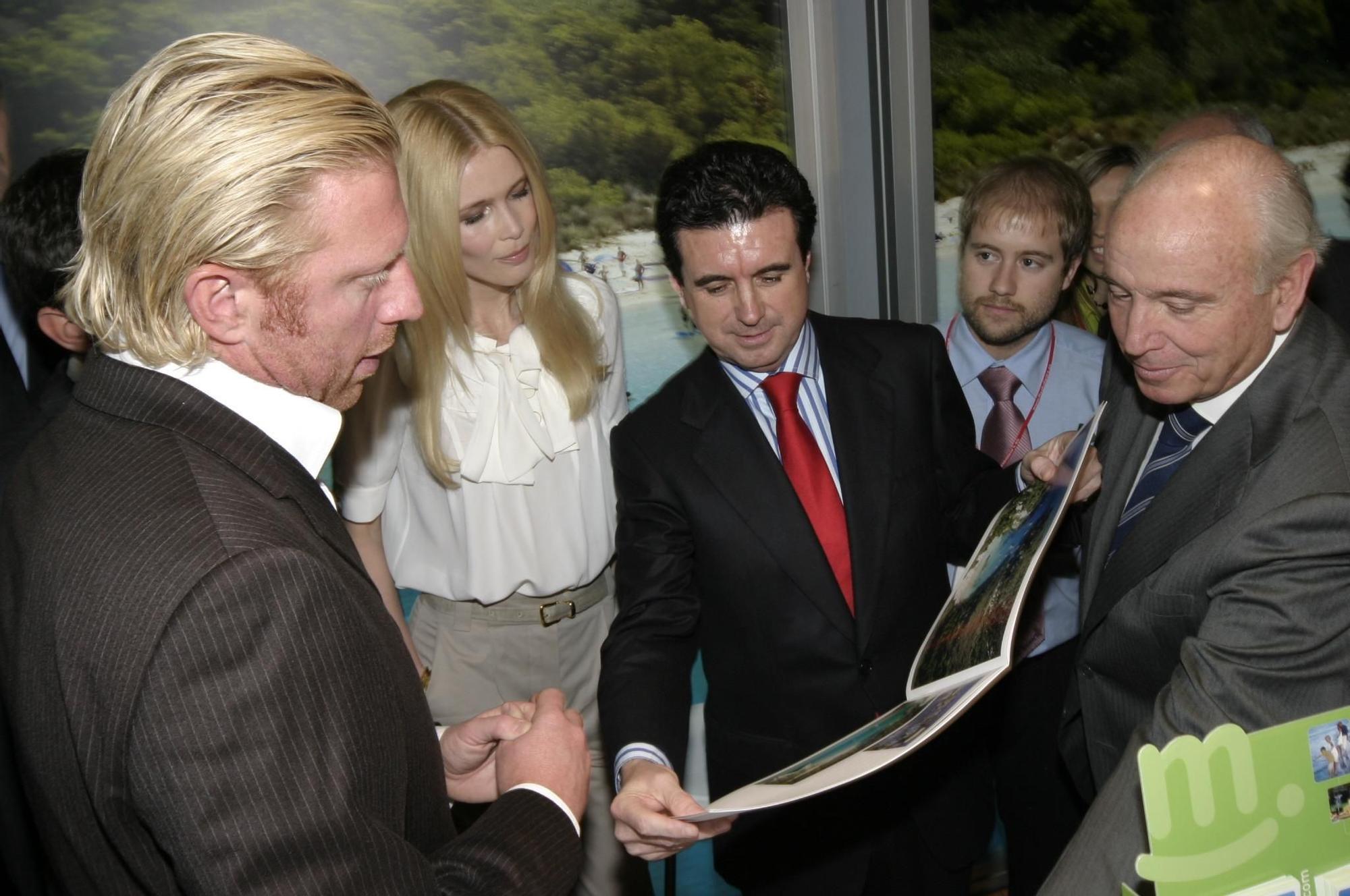 Claudia Shiffer y el tenista, Boris Becker con Jaume Matas en la feria de Berlín