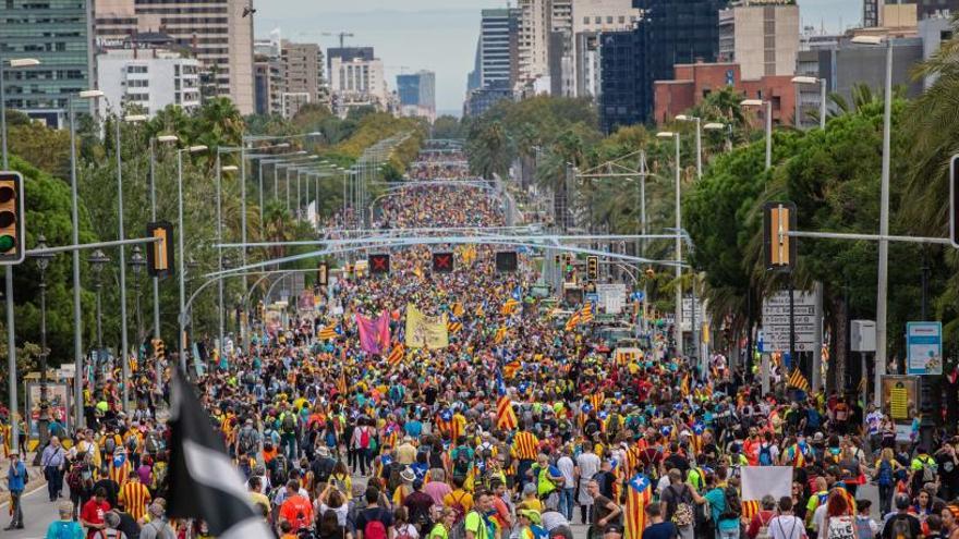 Manifestació massiva a Barcelona per rebutjar la sentència del Suprem durant la vaga