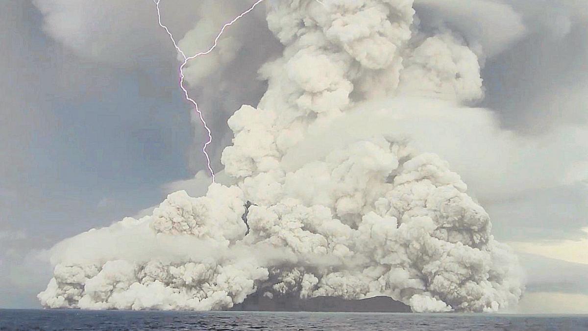 Erupción del volcán submarino Hunga Tonga-Hunga Ha'apai