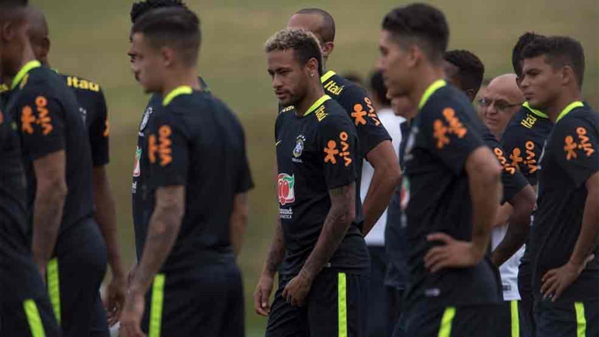 Neymar abandonó el entrenamiento