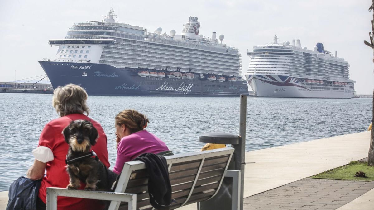 Cruceros atracados en el Puerto de Alicante