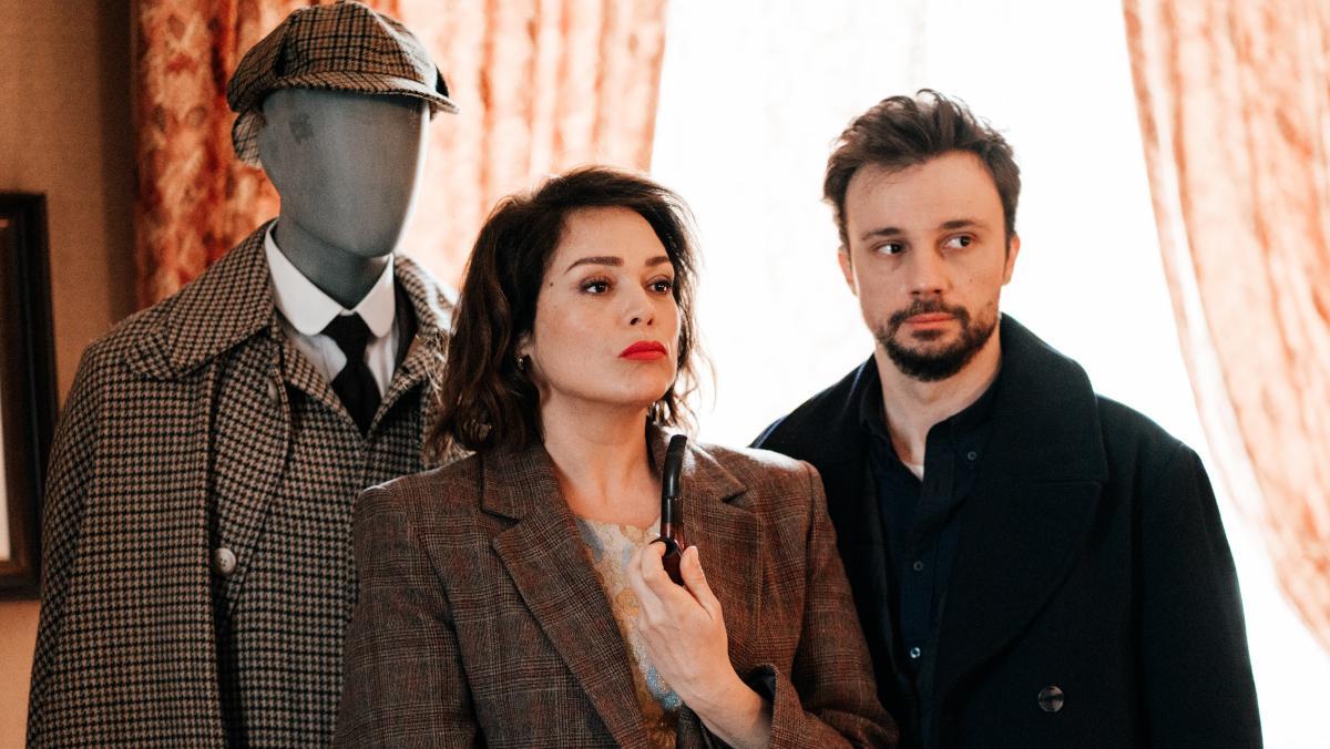 Lola Dewaere y Tom Villa, en 'Mademoiselle Holmes'