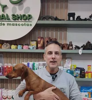 Mariano Martínez, veterinario, sobre qué puede comer tu perro (y qué no): "Darle fruta a tu mascota puede parecer muy sano, pero hay algunas que son muy peligrosas"
