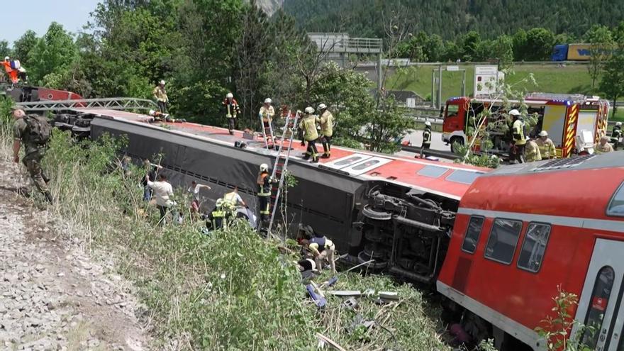 Aumentan a 21 los muertos en el descarrilamiento de un tren en Irán