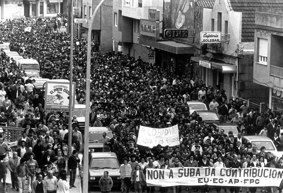 El conflicto de la contribución en Cangas: protestas y un alcalde asediado que no pudo volver a entrar en el Concello