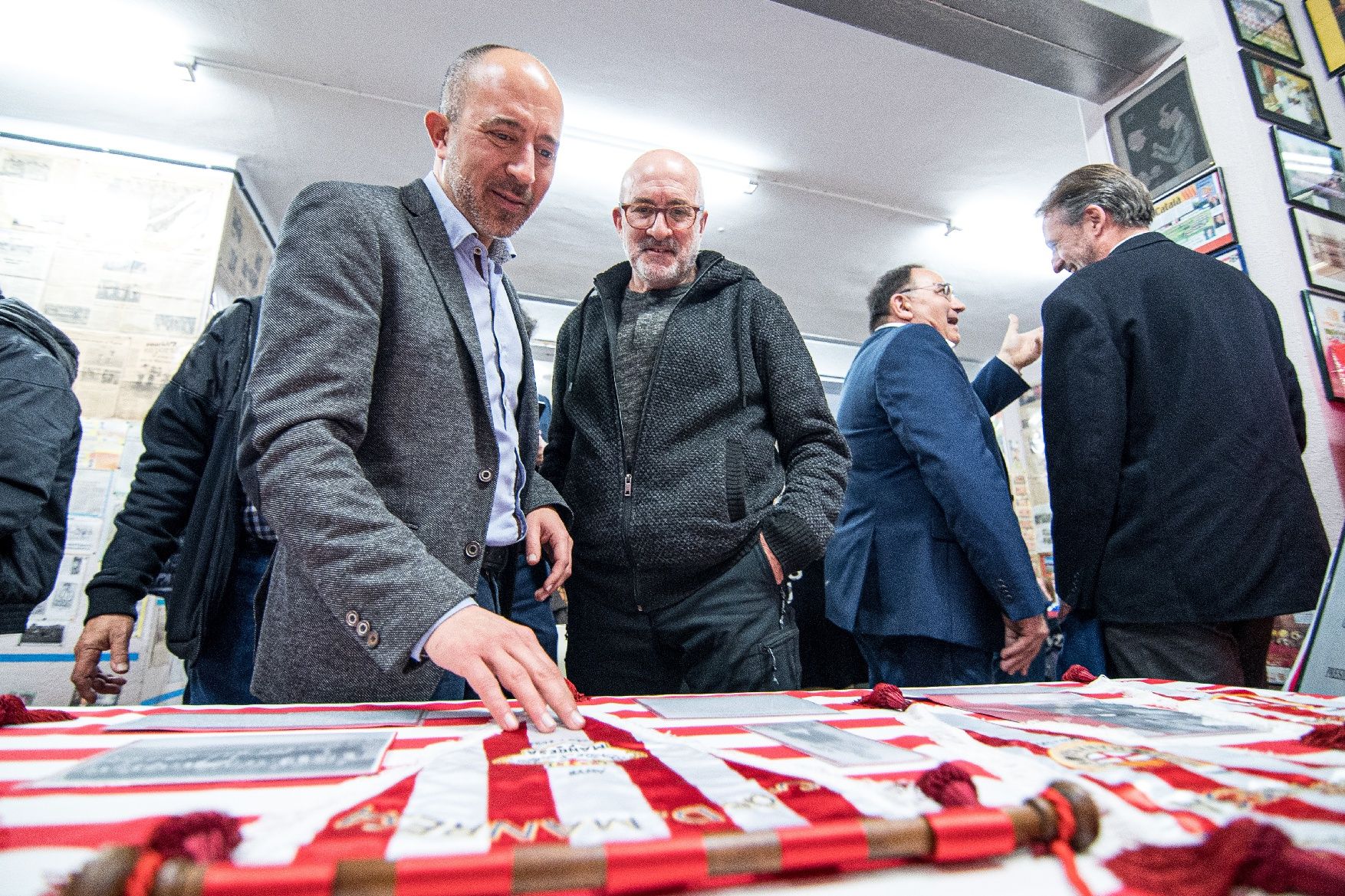 Presentació de les camisetes i banderes històriques del CE Manresa