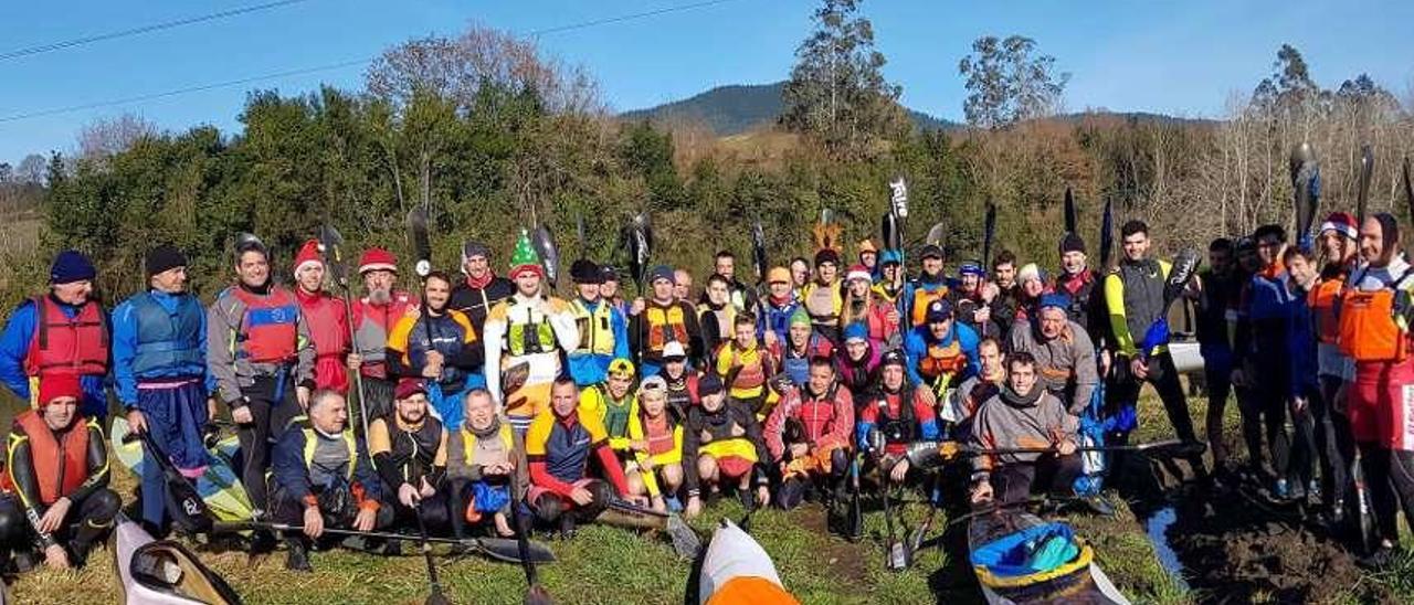 Setenta palistas en la &quot;San Silvestre&quot; Piragüística entre Grado y Pravia