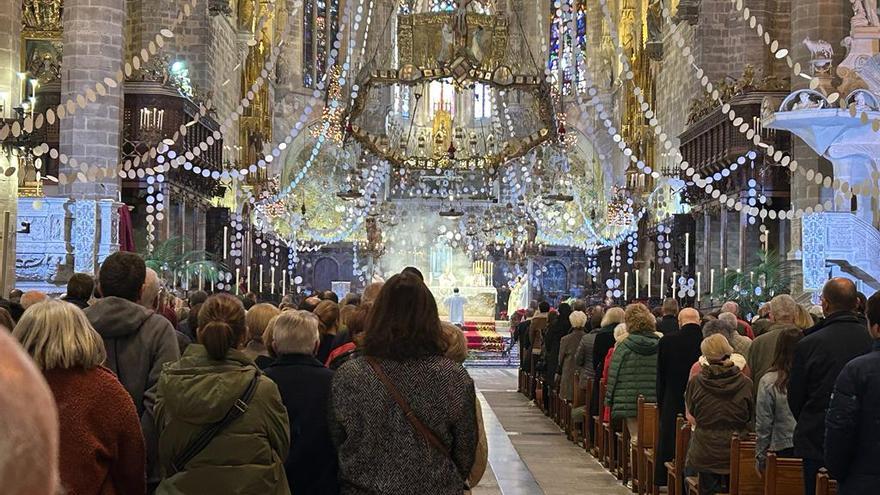 El obispo de Mallorca recuerda en su homilía la importancia &quot;de promocionar la lengua de nuestra tierra&quot;