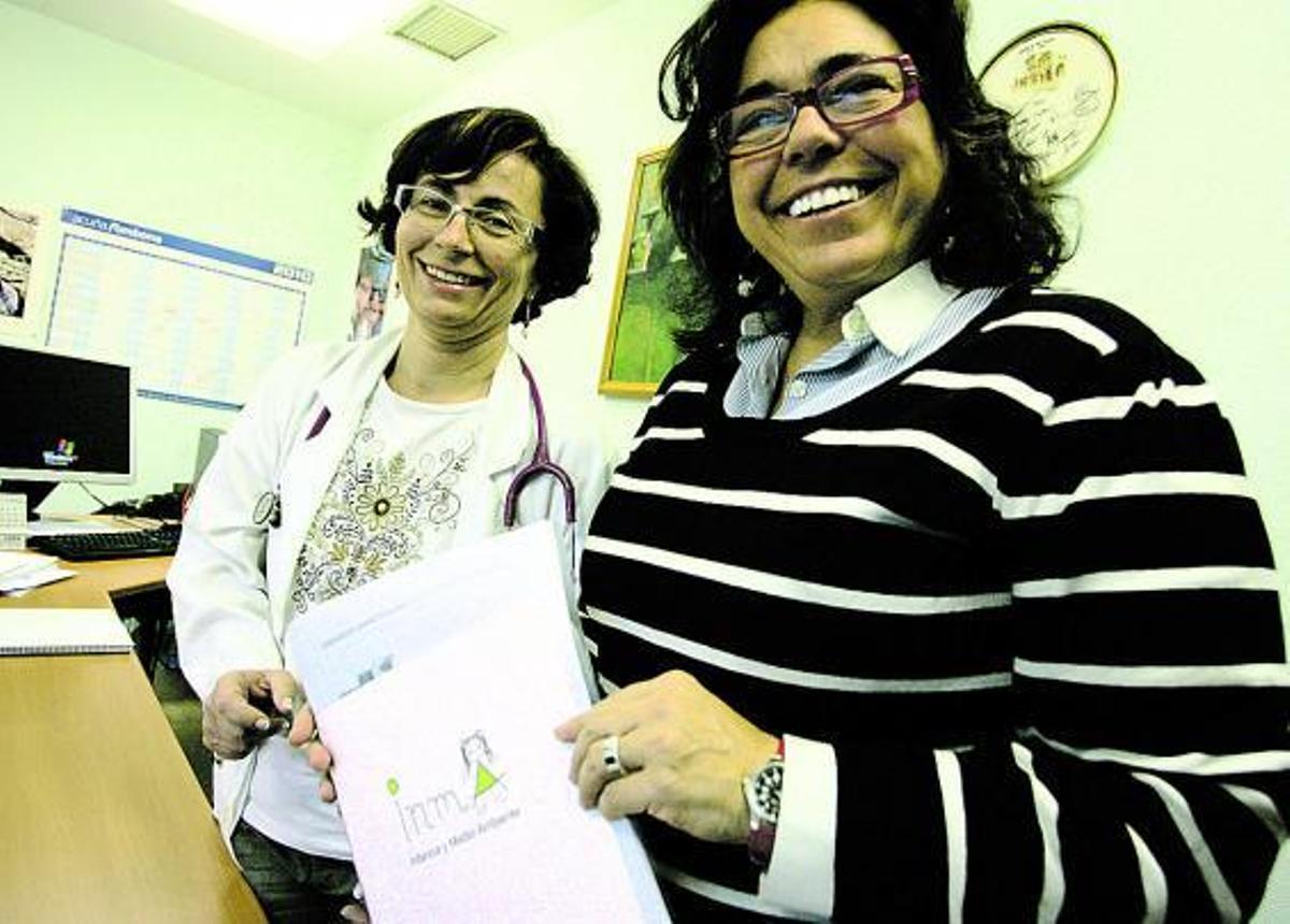 Por la izquierda, la pediatra Isolina Riaño y la profesora Adonina Tardón.