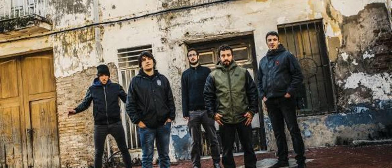 El grupo gandiense ZOO ultima  su segundo disco, «Raval», que verá  la luz en el inicio de la  primavera