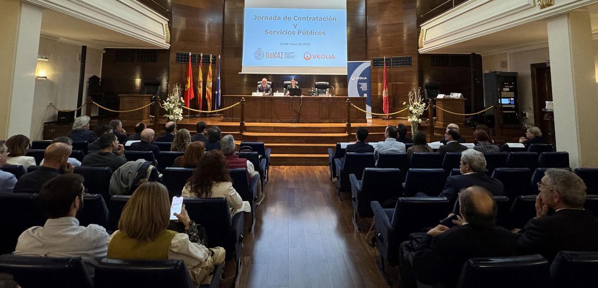 El auditorio del Colegio de Abogados de Zaragoza se convirtió en el epicentro del análisis jurídico y administrativo de la jornada organizada por el Reicaz y Veolia.