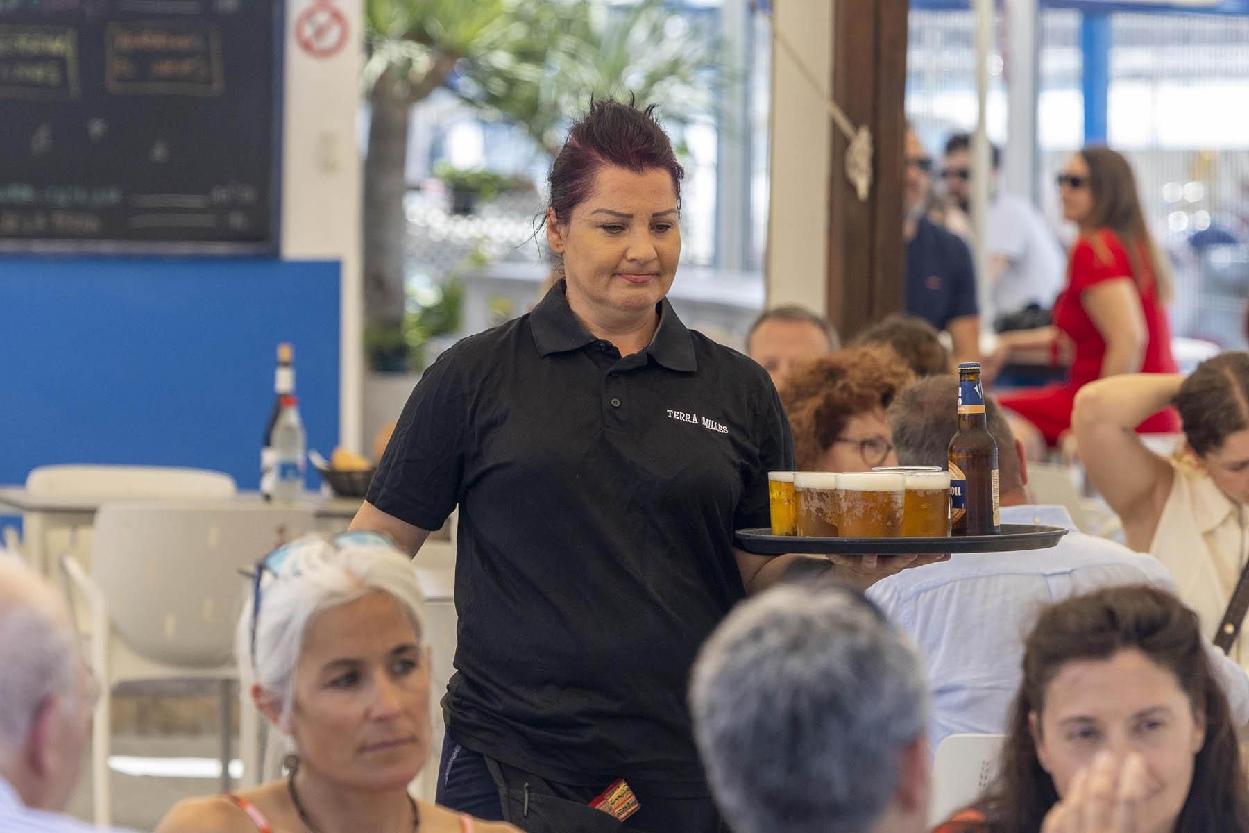 Hoteles y terrazas de Castellón, a tope en el primer fin de semana del verano