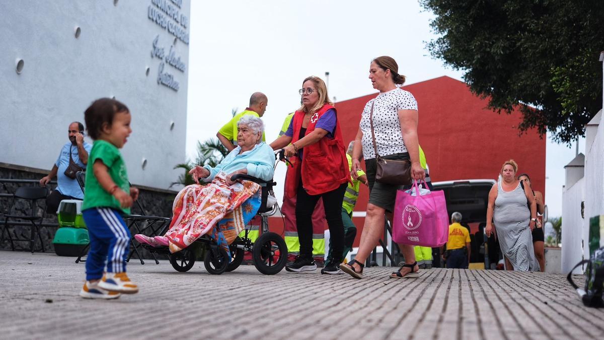 Personas evacuadas por el incendio de Tenerife.