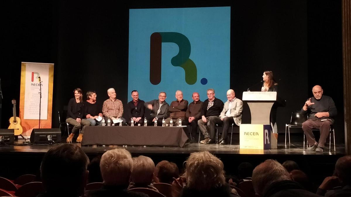 El consell rector de Recer al teatre Conservatori en un acte de presentació de la cooperativa, el febrer del 2024