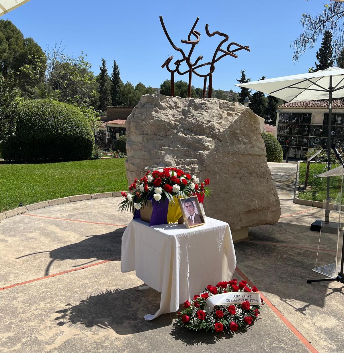 Ceremonia para la sepultura del vecino de Riba-roja fusilado en Paterna.