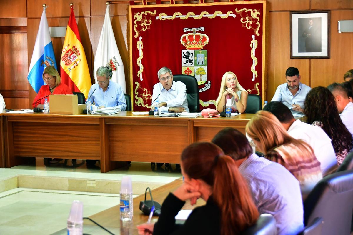 El alcalde Marco Aurelio Pérez preside el Pleno de este jueves en Tunte.