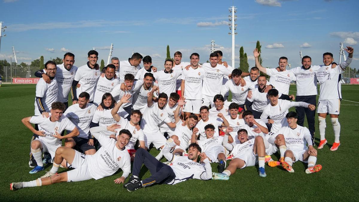 Los jugadores del Real Madrid C celebran el ascenso a Segunda RFEF