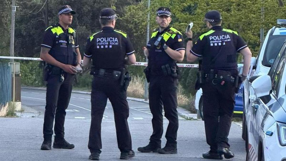 Agents de la Policia Loca lde Blanes, durant una intervenció.