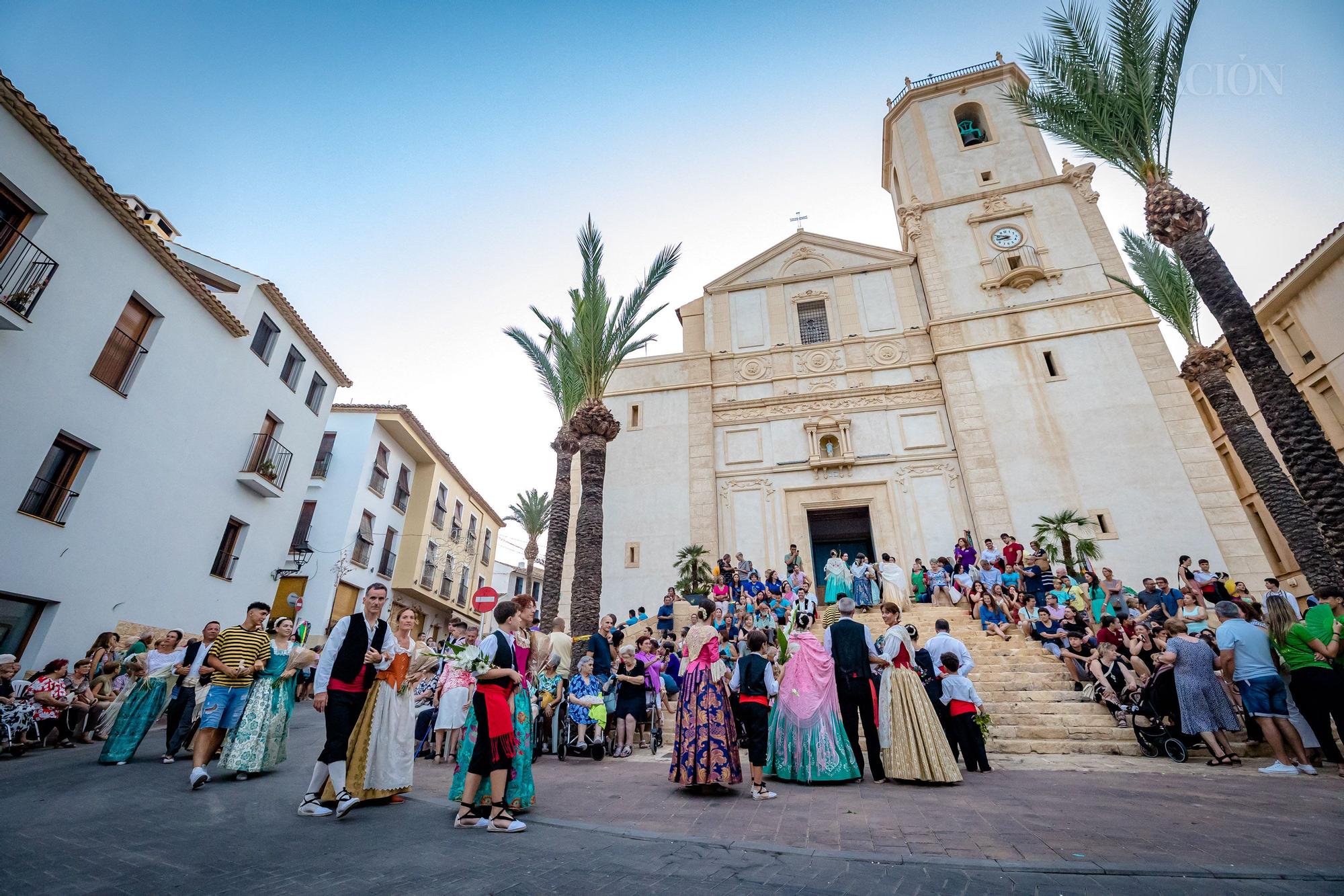 Ofrenda de flores a la Mare de Déu de l'Assumpciò en La Nucía