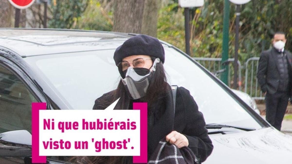 Demi Moore con mascarilla por la calle