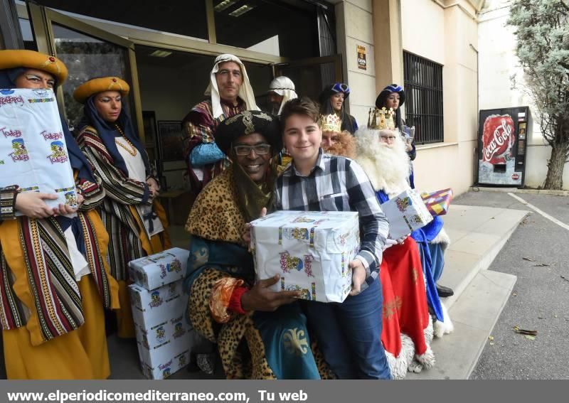 Los Reyes Magos repartieron regalos e ilusiones en Castellón