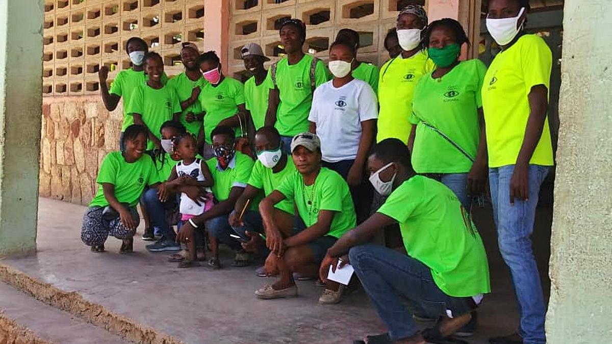 El grupo de trabajadores que ha podido participar este verano en las actividades. | ONG Visión Solidaria