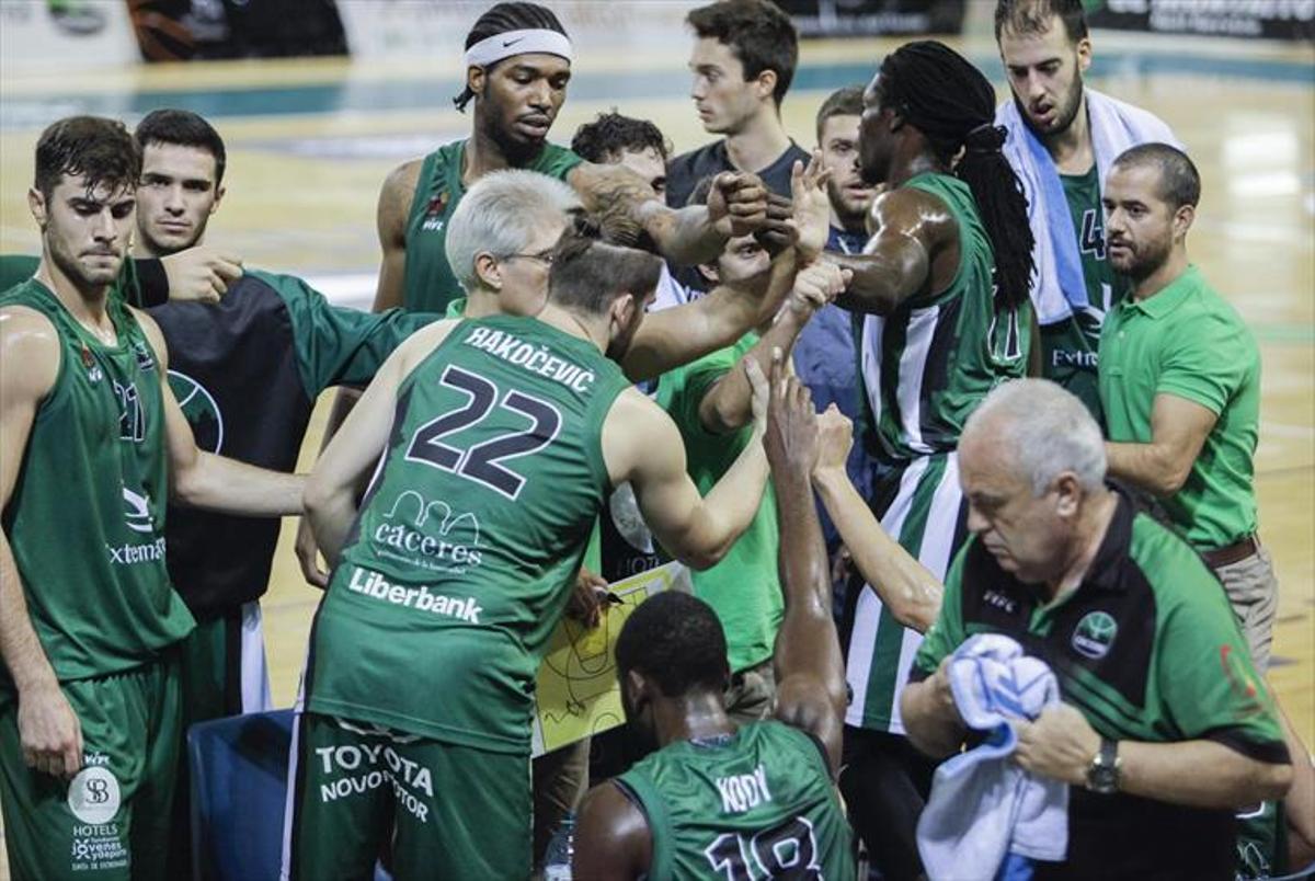 El Cáceres no levanta cabeza