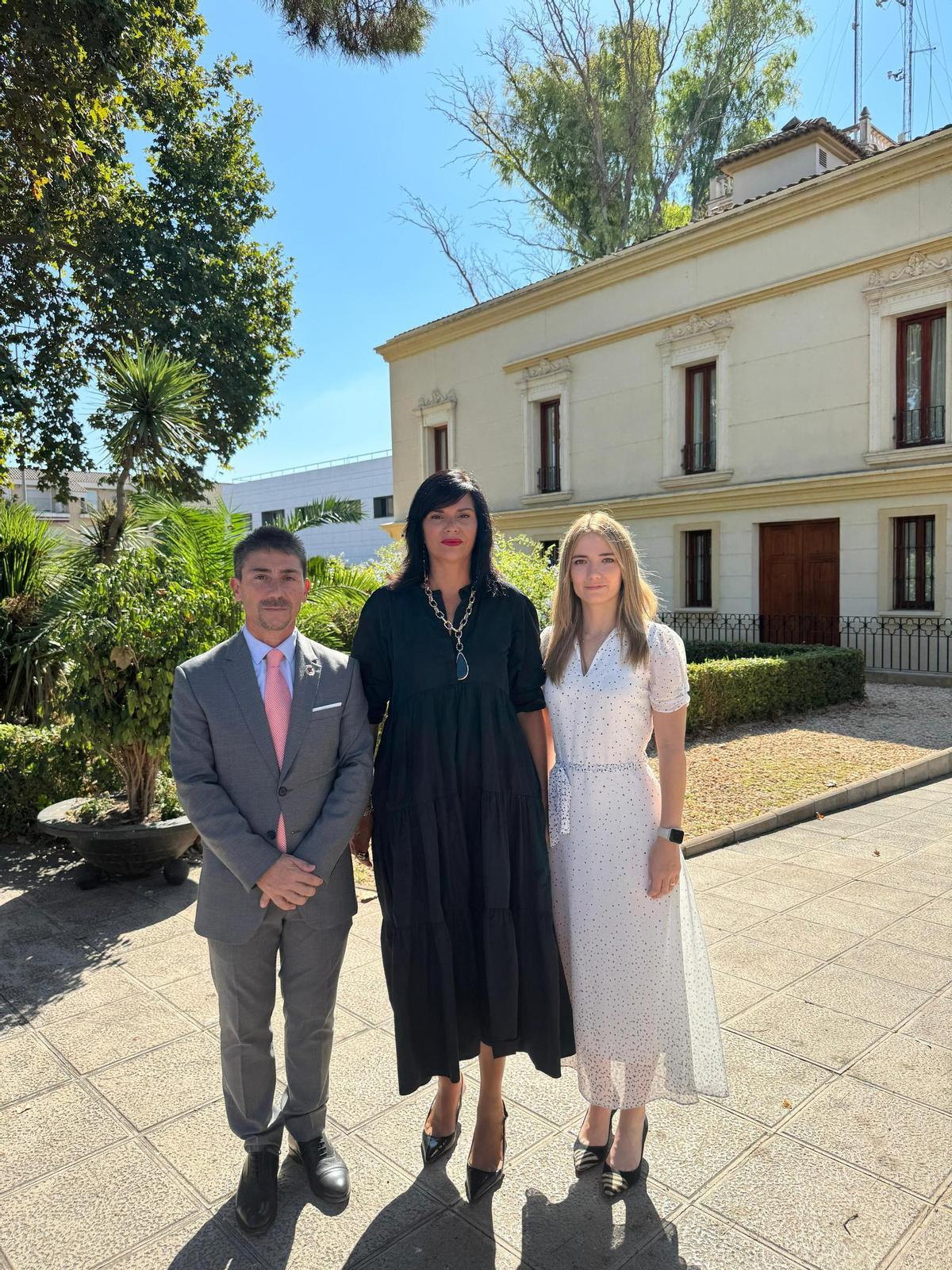 Jesús Gimeno (Ciudadanos), Marga Benlloch (PP) y Elena Carrasco (Vox).