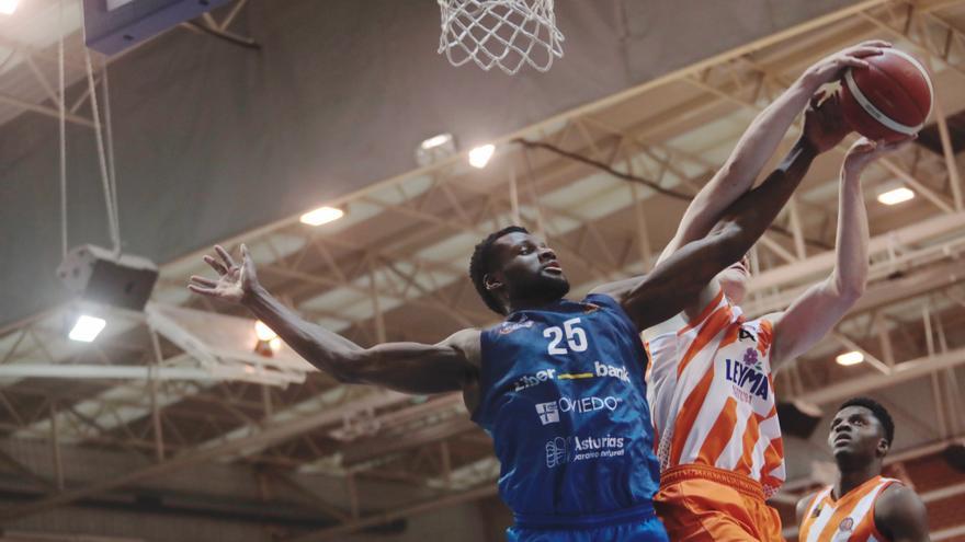 El Liberbank Oviedo Baloncesto regala una exhibición (88-83) ante el Leyma Coruña