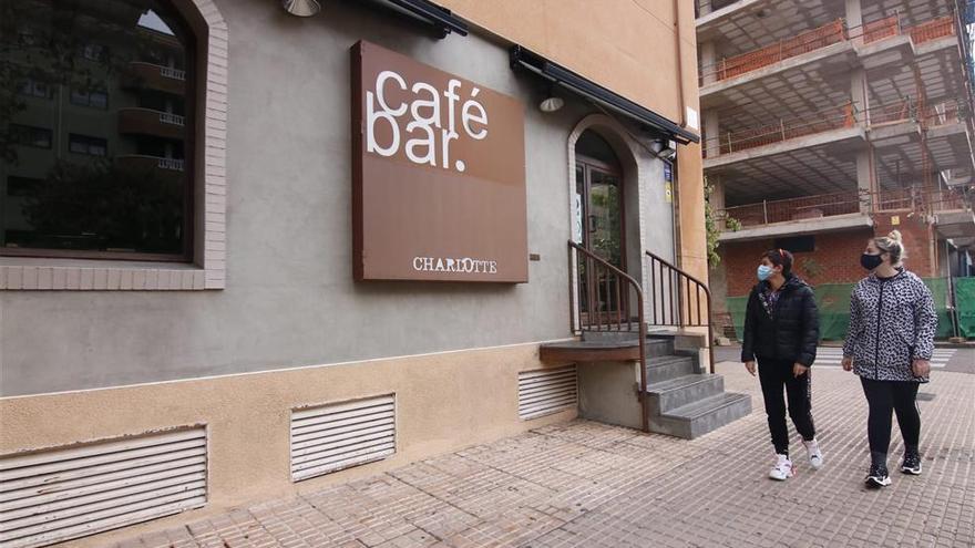 Cierra el Bar Charlotte de Cáceres tras detectarse un positivo por coronavirus en un camarero