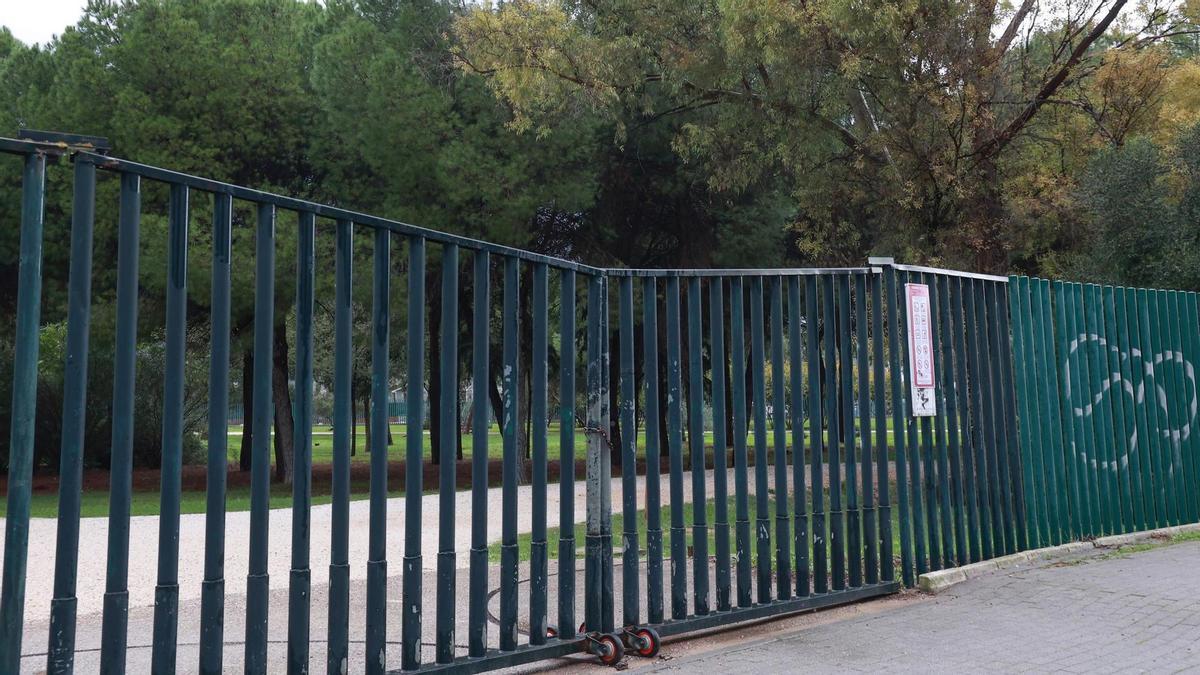 Cierre del parque Infanta Elena en Sevilla.